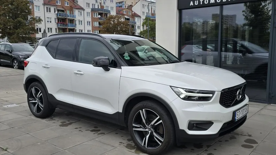 VOLVO XC40 -