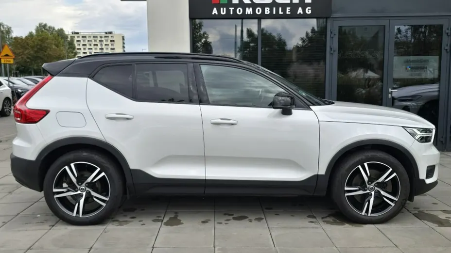 VOLVO XC40 -