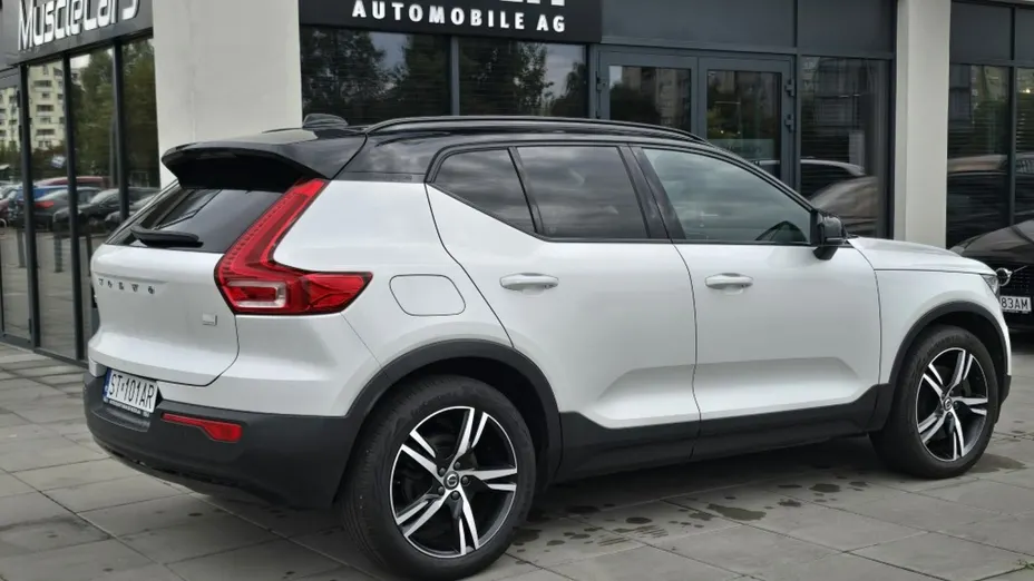 VOLVO XC40 -