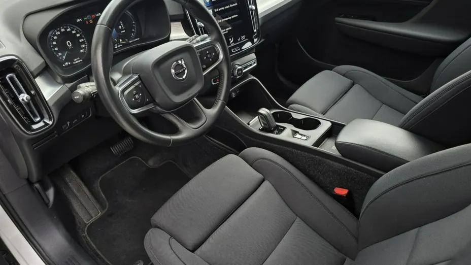VOLVO XC40 -