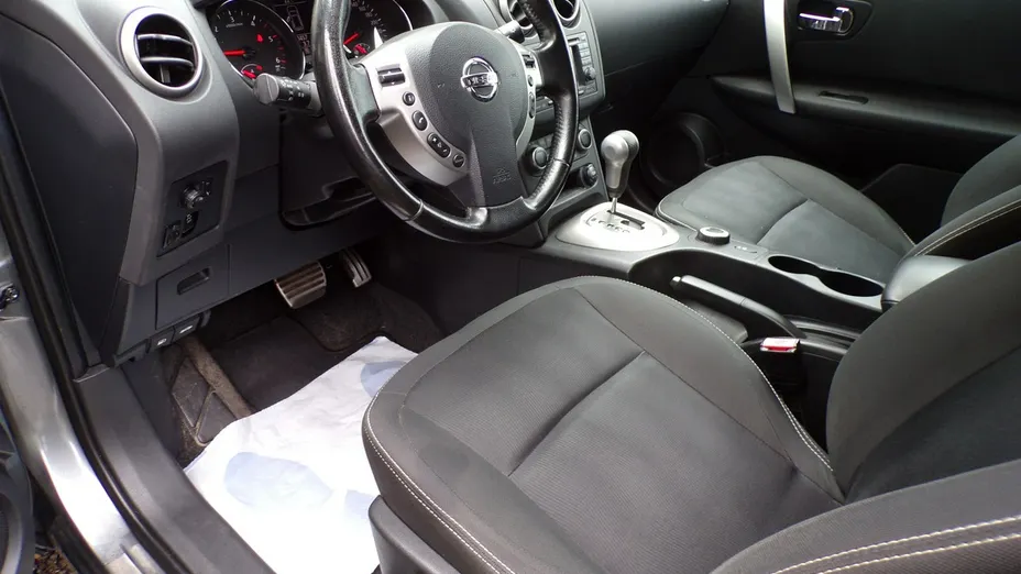 NISSAN Qashqai -