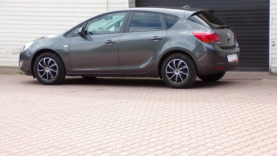 OPEL Astra -
