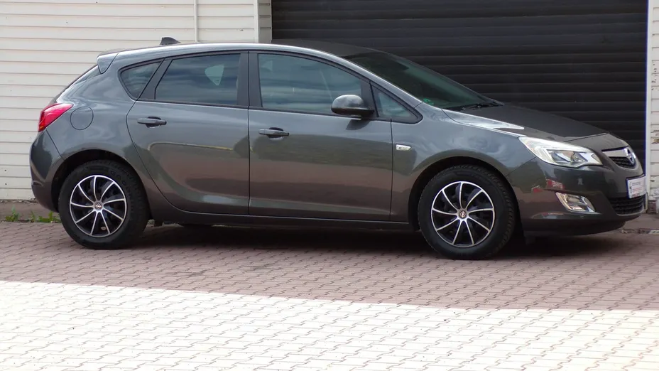 OPEL Astra -