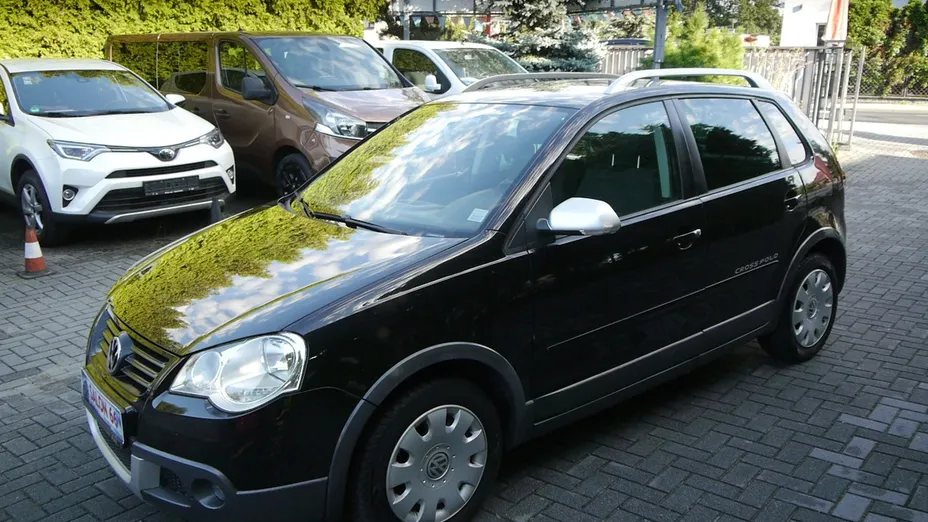 VOLKSWAGEN Polo -