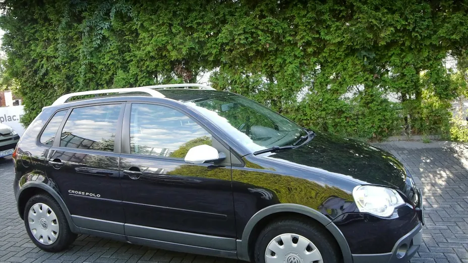 VOLKSWAGEN Polo -