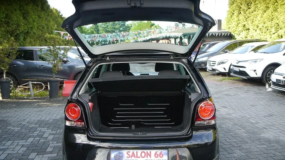 VOLKSWAGEN Polo -