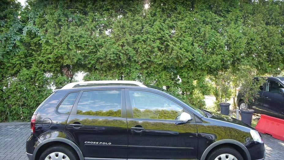 VOLKSWAGEN Polo -