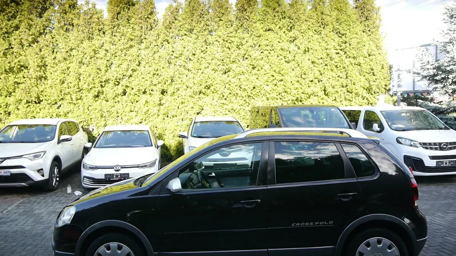 VOLKSWAGEN Polo -
