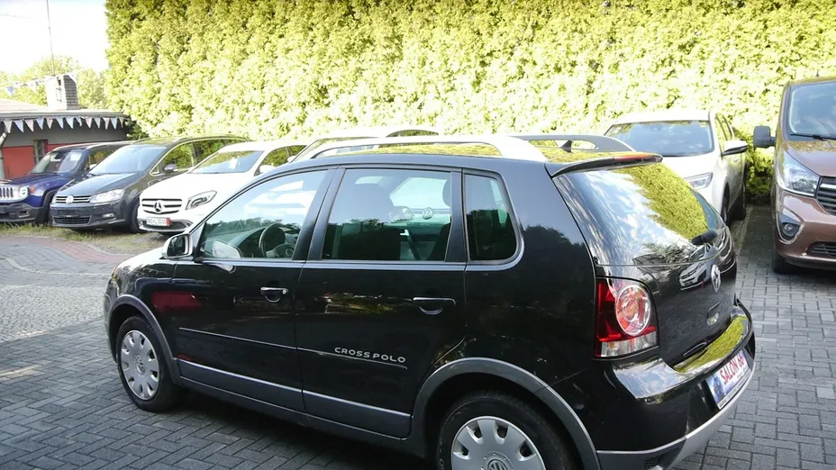 VOLKSWAGEN Polo -