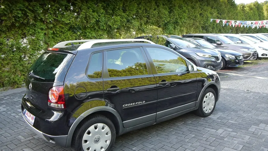 VOLKSWAGEN Polo -