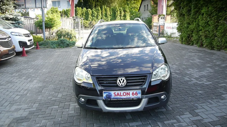 VOLKSWAGEN Polo -