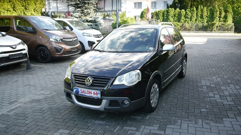 VOLKSWAGEN Polo -