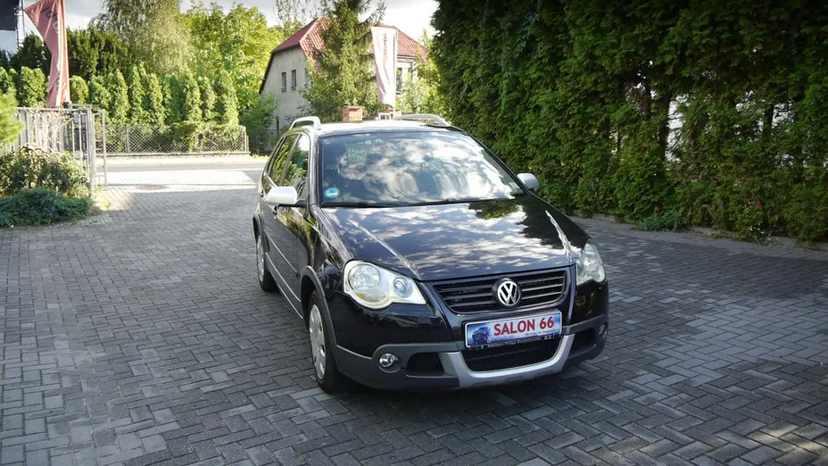 VOLKSWAGEN Polo -