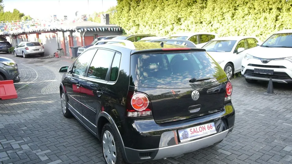 VOLKSWAGEN Polo -