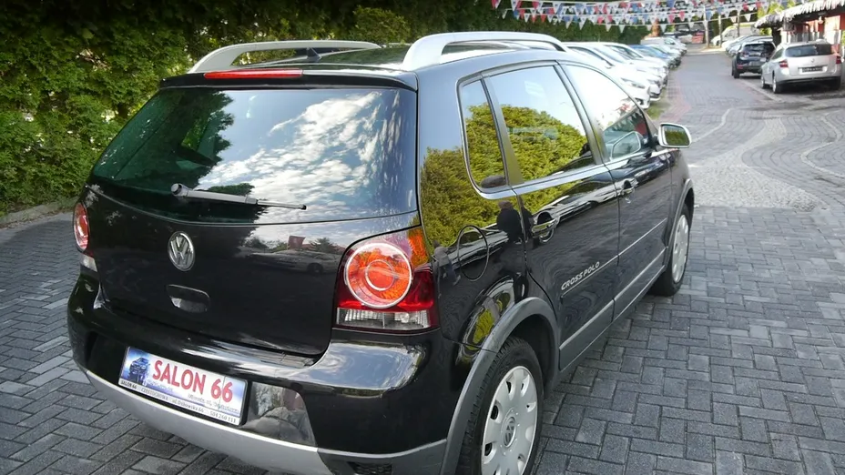 VOLKSWAGEN Polo -