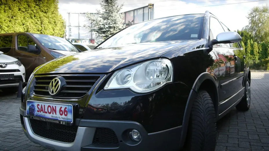 VOLKSWAGEN Polo -