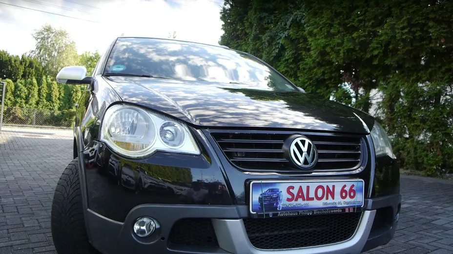 VOLKSWAGEN Polo -