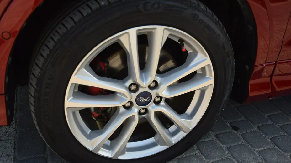 FORD Kuga -