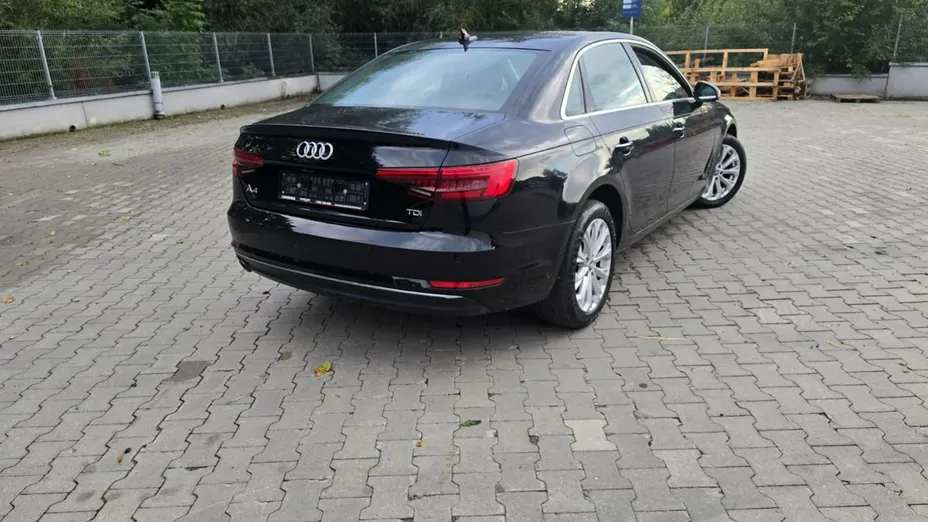 AUDI A4 -