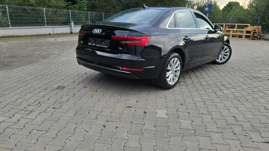 AUDI A4 -