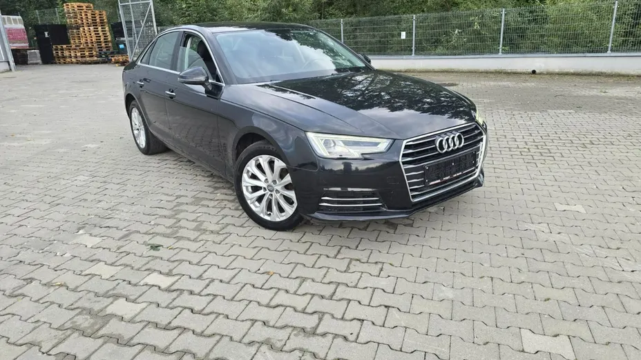 AUDI A4 -