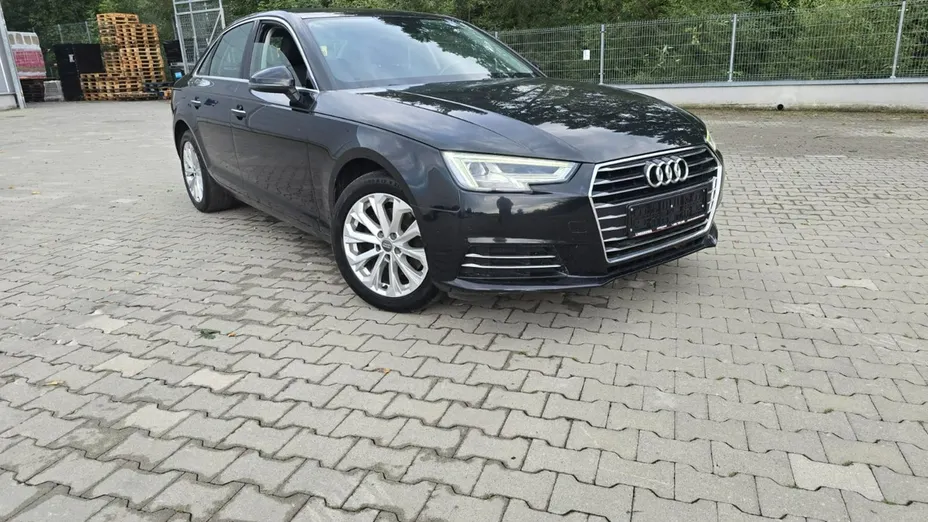 AUDI A4 -