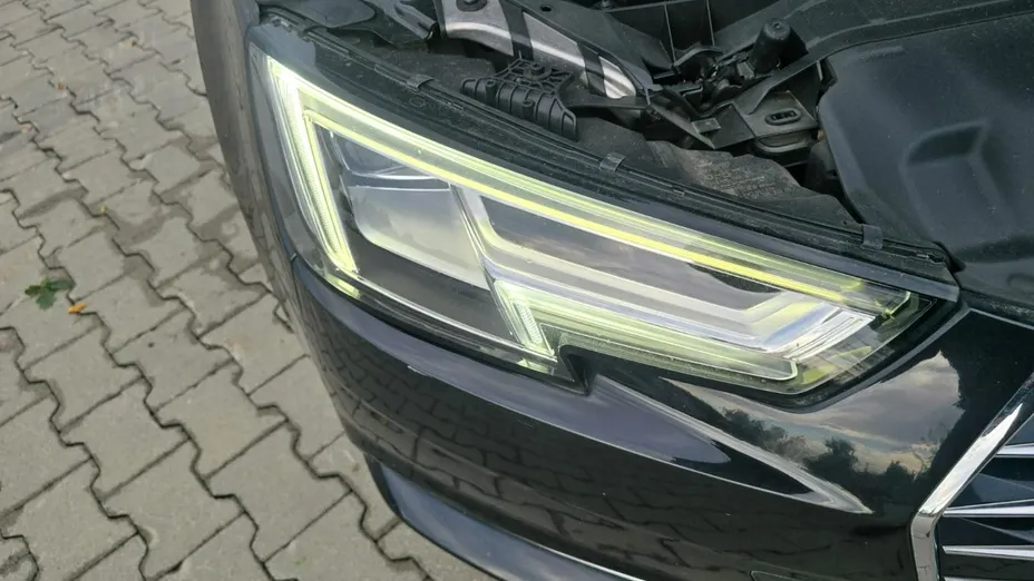 AUDI A4 -