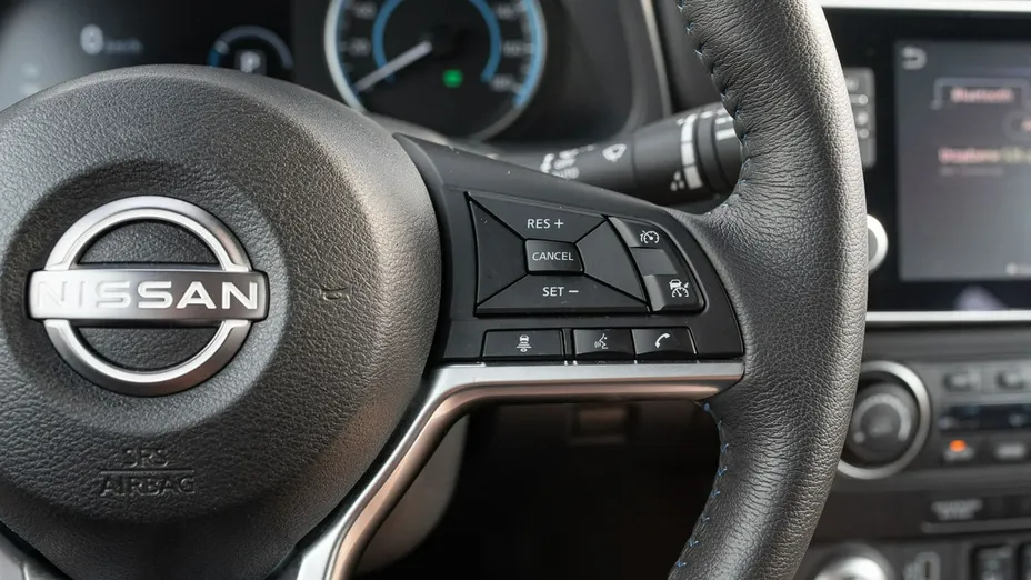 NISSAN Leaf -