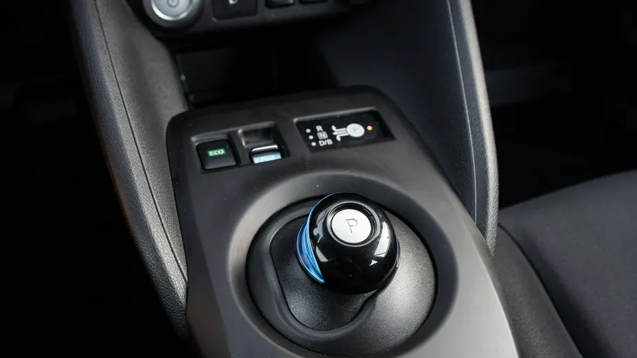 NISSAN Leaf -