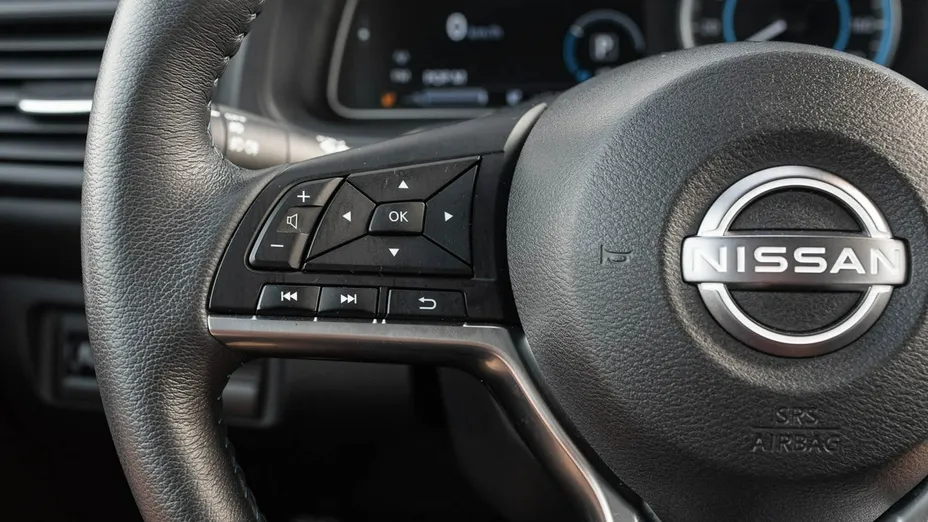 NISSAN Leaf -