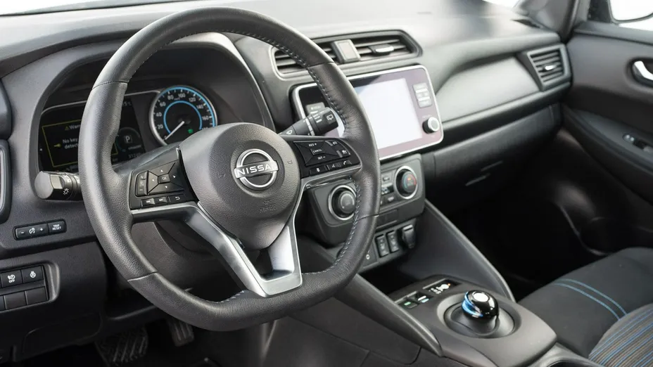 NISSAN Leaf -