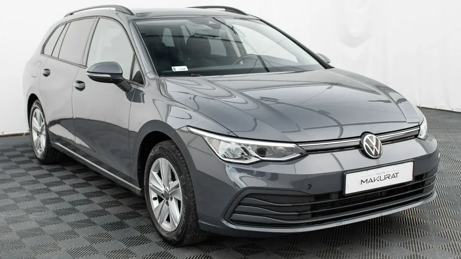VOLKSWAGEN Golf -