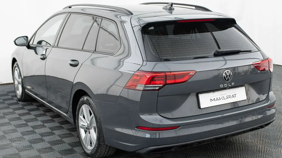 VOLKSWAGEN Golf -