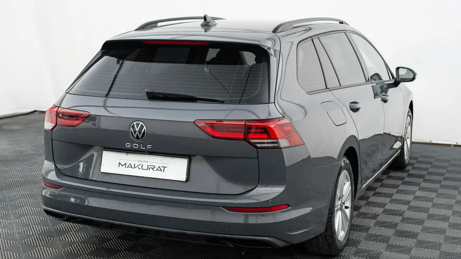 VOLKSWAGEN Golf -
