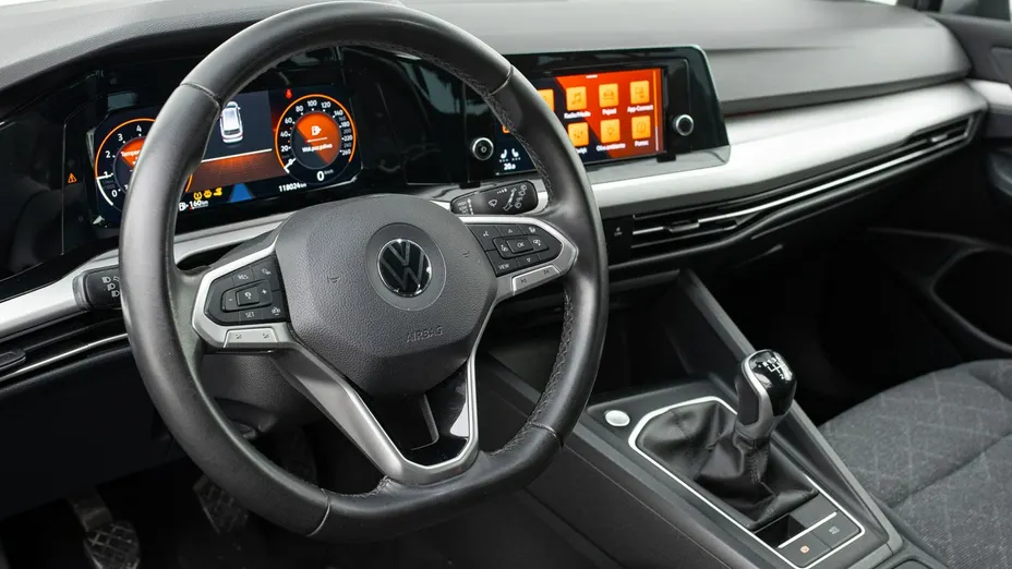 VOLKSWAGEN Golf -