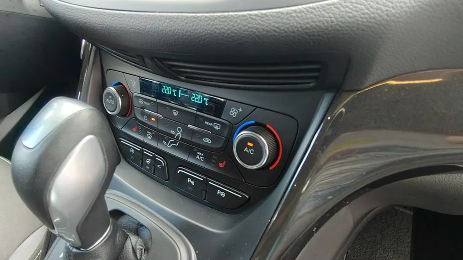 FORD Kuga -