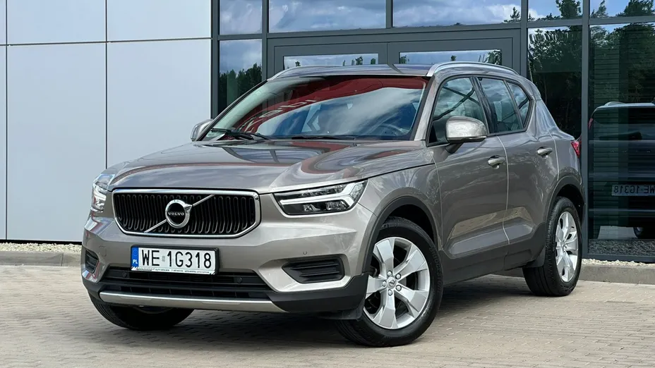 VOLVO XC40 -