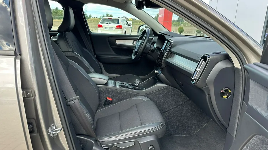 VOLVO XC40 -