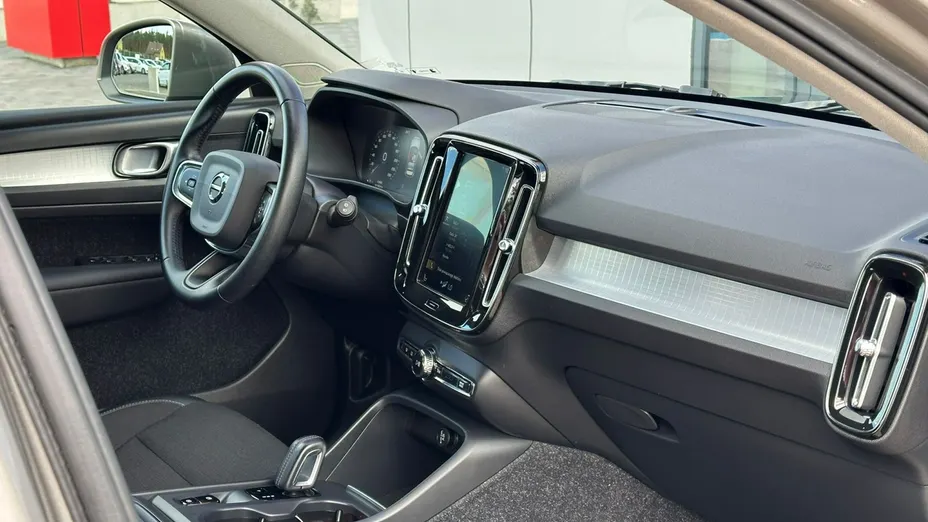 VOLVO XC40 -