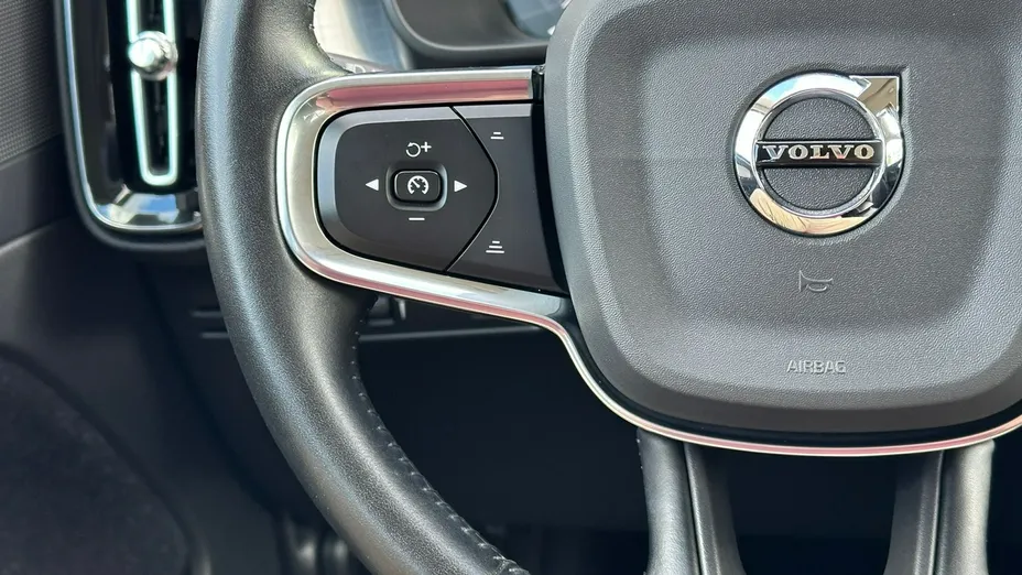 VOLVO XC40 -