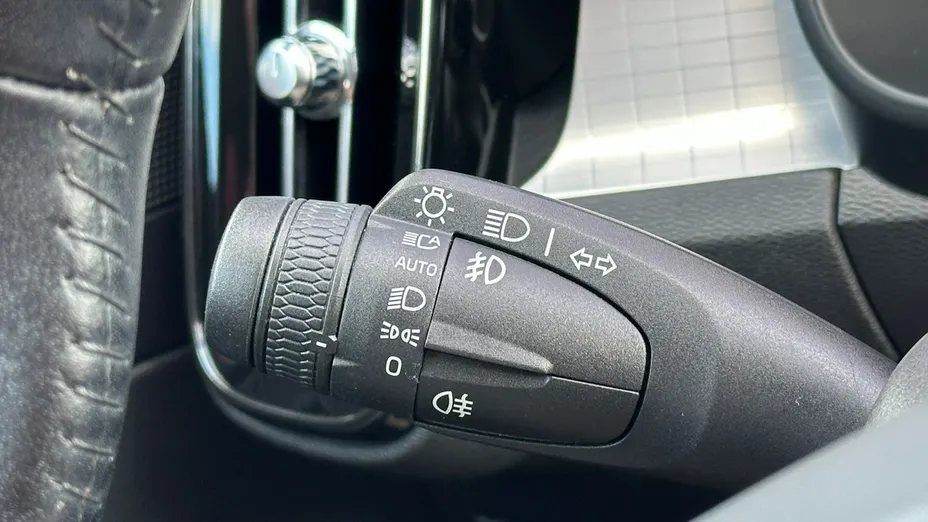 VOLVO XC40 -