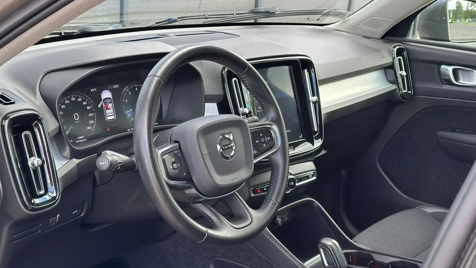 VOLVO XC40 -