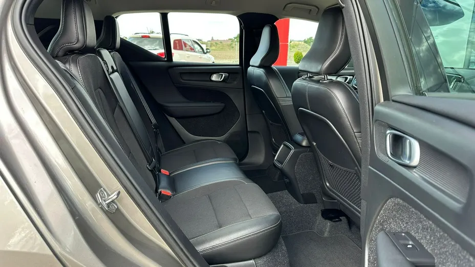 VOLVO XC40 -