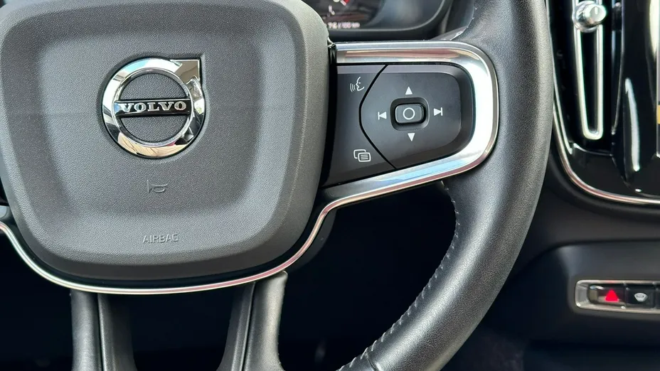 VOLVO XC40 -