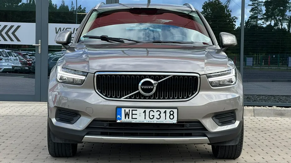VOLVO XC40 -