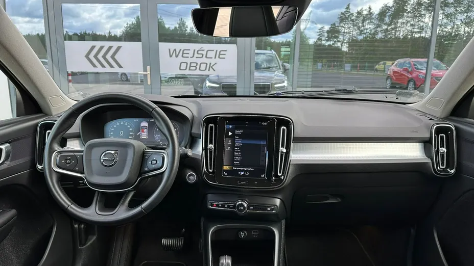 VOLVO XC40 -