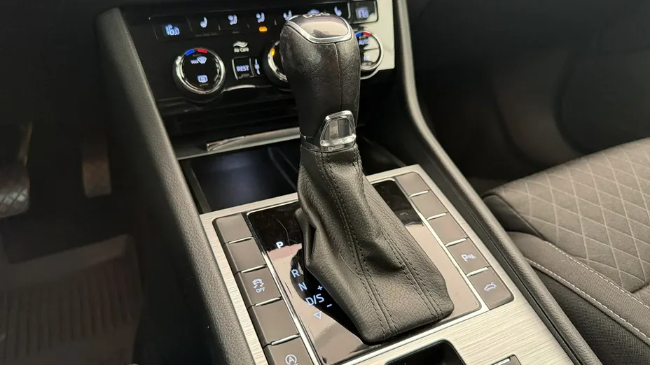 SKODA Superb -