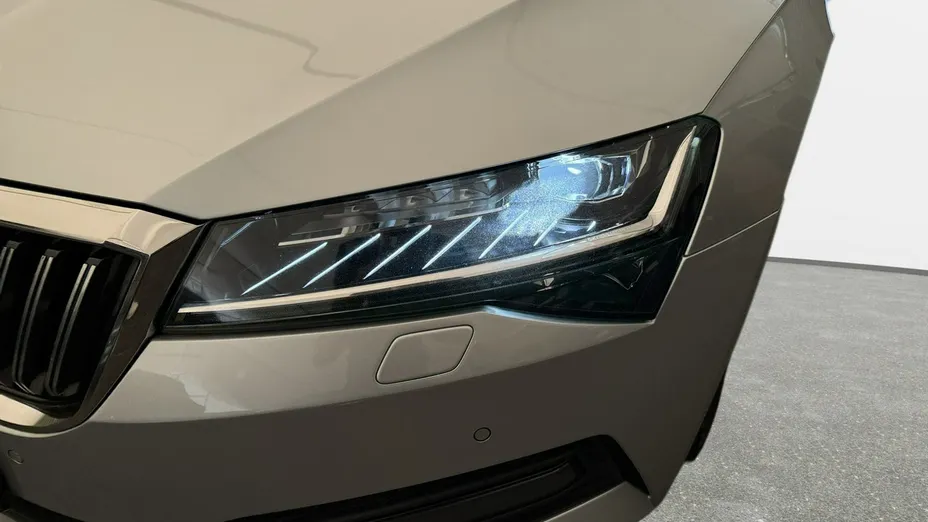 SKODA Superb -