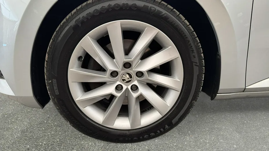 SKODA Superb -
