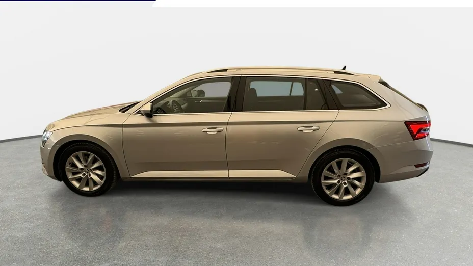 SKODA Superb -